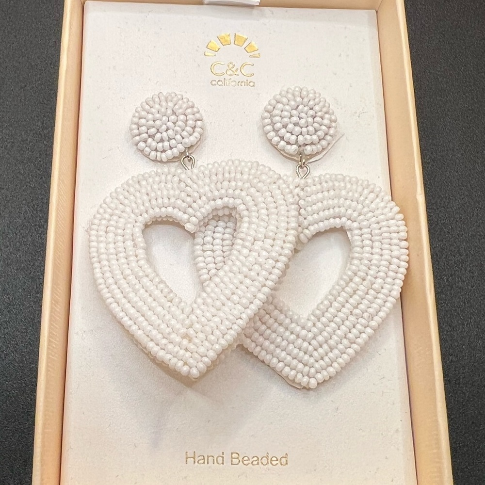 🤍White Earrings (hand beaded)